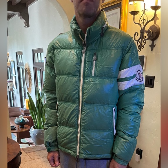 Super cool Moncler puffer coat - Picture 1 of 10
